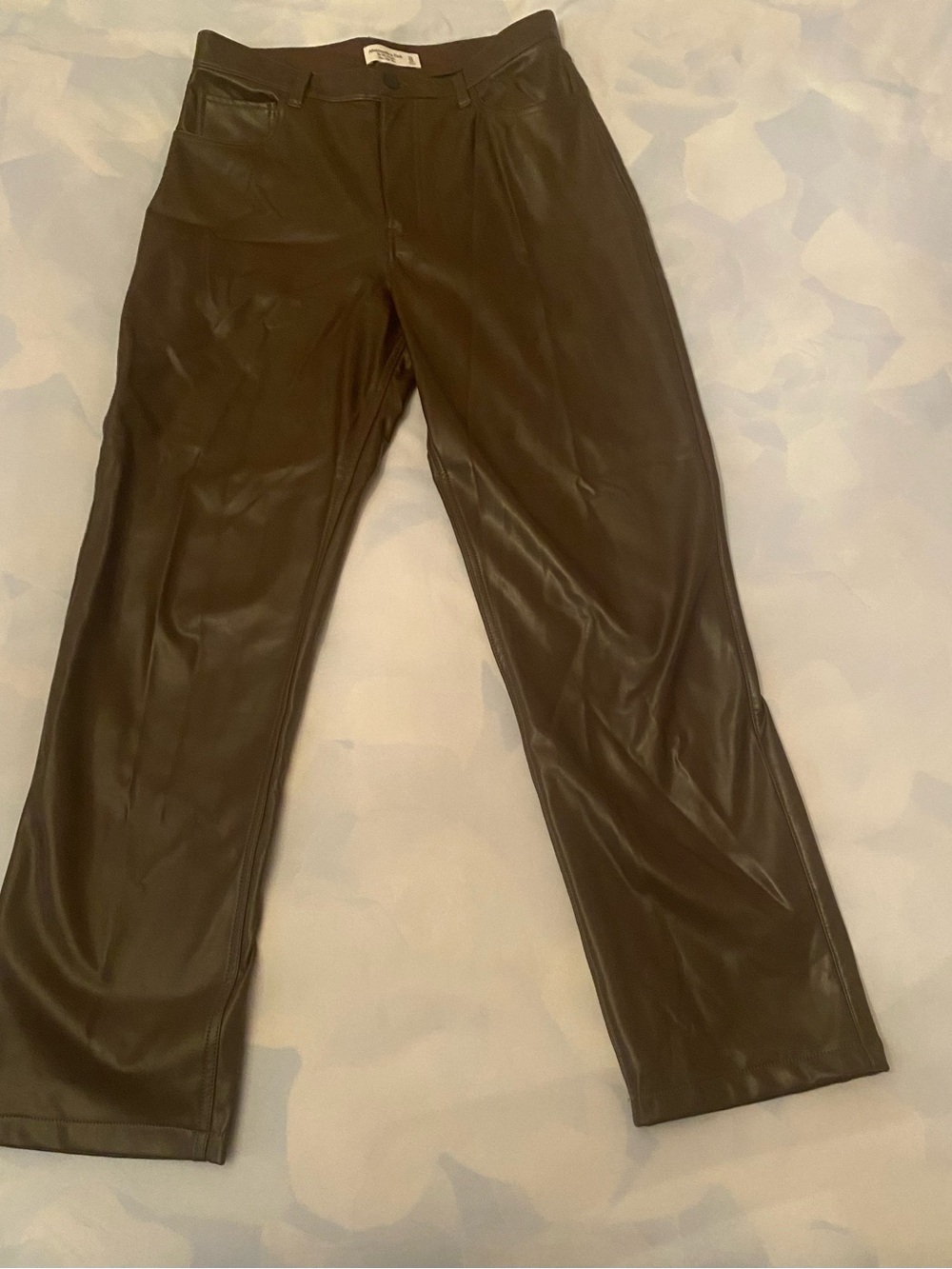 ✨Bundle : Buy 6 for $80

🤎Abercrombie & Fitch Chocolate Faux Leather Pants